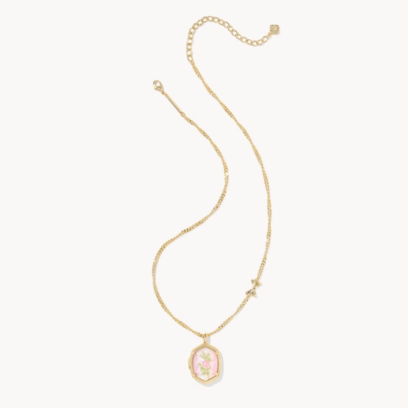 Kendra Scott x LoveShackFancy Daphne Gold Locket Necklace in Marie Pink Blooming - Picture 3 of 5